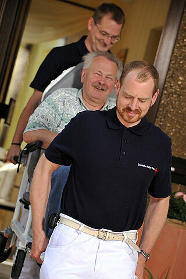 Rettungsdienst, Fahrdienst, RD, DRK, RD Hannover, D. Moeller, Transport, Sanitäter, Krankentransport, Rettungswagen, Rettungsfahrzeug, Tanken